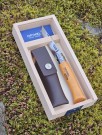 OPINEL N°8 Carbon Steel m/slire,  i Gaveeske - rask levering med gravering thumbnail