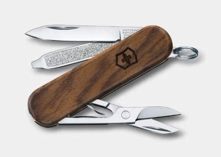 Victorinox Classic SD Wood - Rask levering med gravering