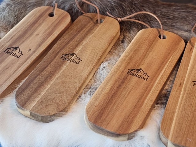 Baksiden er mørkere.