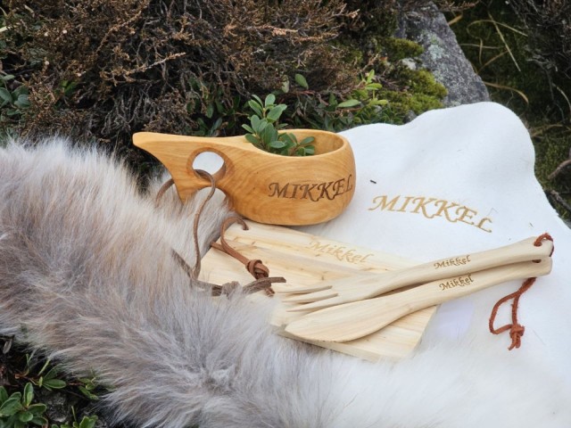 Gravert skinn som tilleggs produkt passer perfekt. 