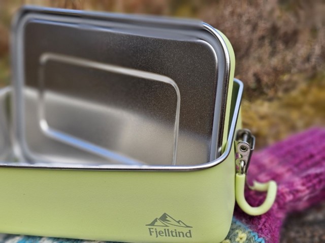 God tetningslist rundt kanten i lokket. Enkel å rengjøre