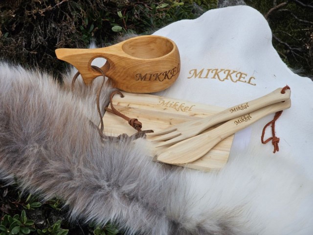 Fin gavesammensetning, med bestikk fra eine, og fjølen Bygdin og Sitteskinn